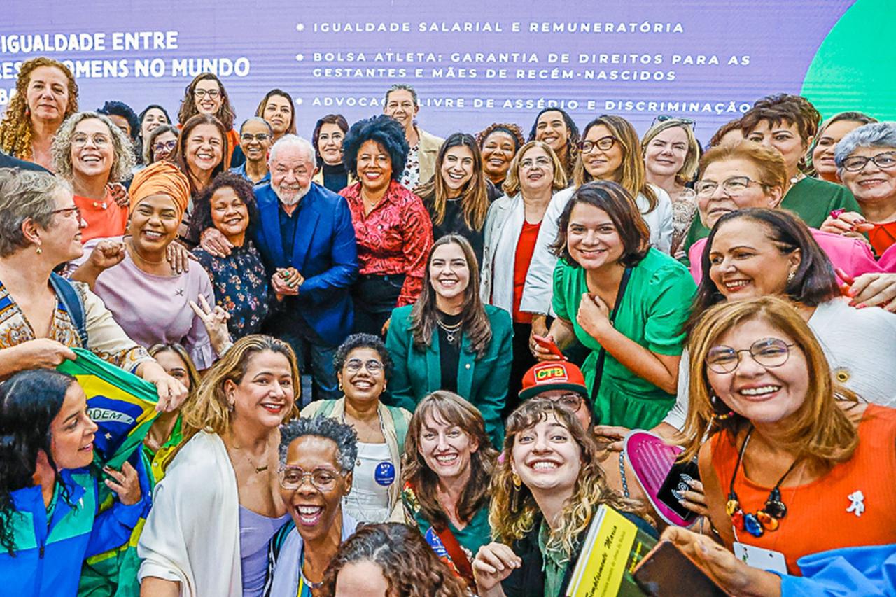 Mulheres e comunidade LGBTQIAPN+ de volta à agenda pública no governo Lula