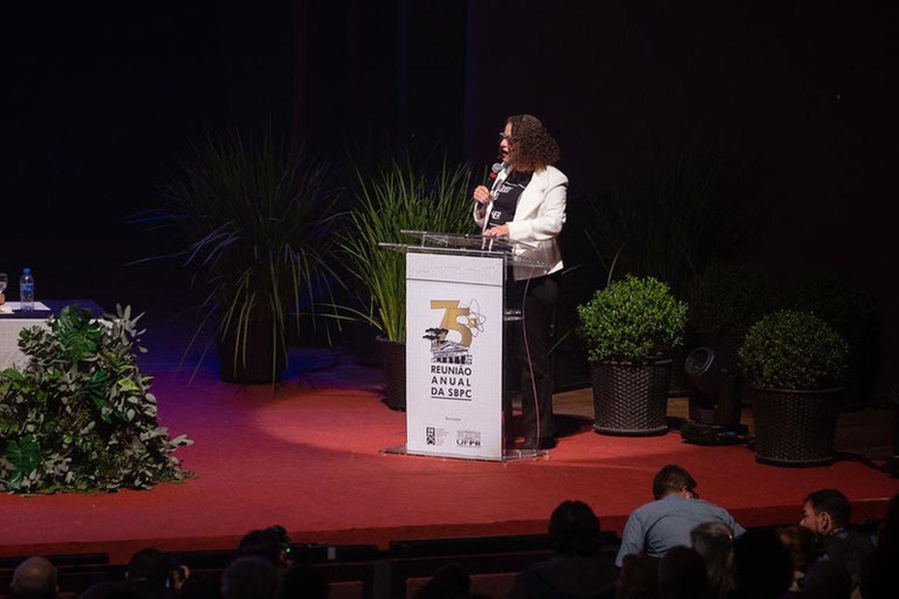 Ministra Luciana Santos exalta 75 anos de história da SBPC: “Patrimônio nacional, orgulho de todos os brasileiros”