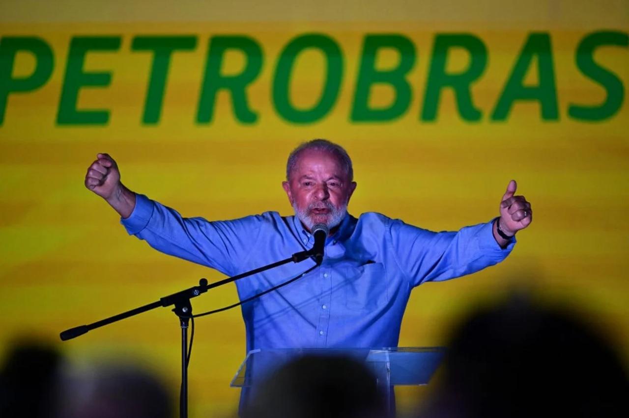A grandeza do discurso de Lula com a Petrobras e a baixaria de Bolsonaro na Paulista
