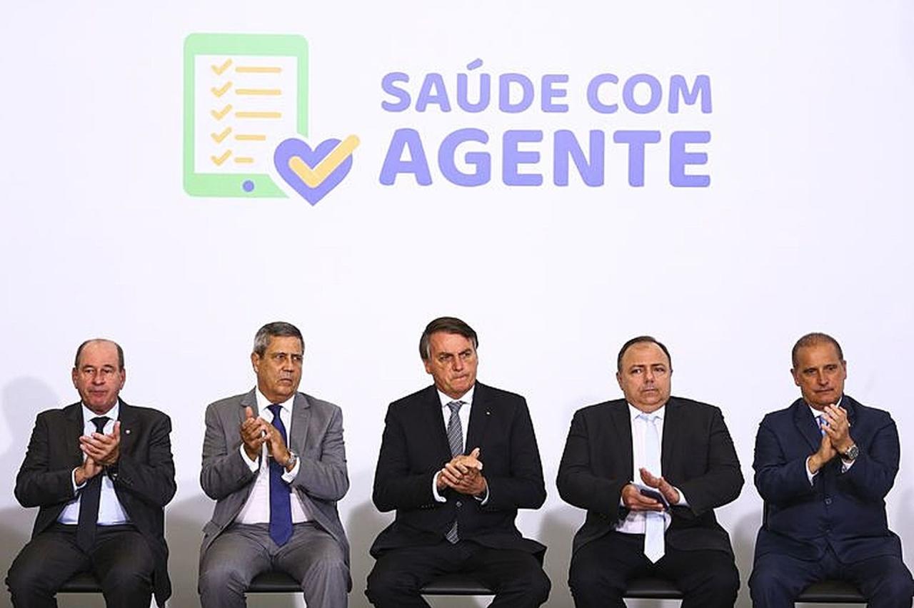 Após 700 mil mortes na pandemia e uma tentativa de golpe, Pazuello precisa cair em desgraça