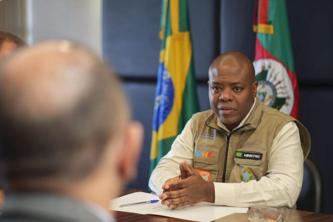 Silvio Almeida vai para o Rio Grande do Sul proteger a população vulnerável atingida pelo caos