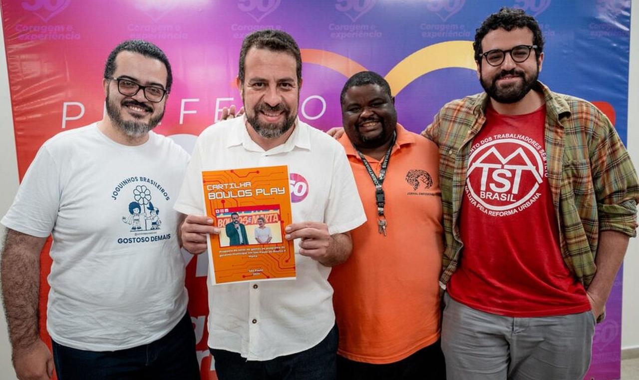 Rede Progressista de Games entrega cartilha Boulos Play para Guilherme Boulos