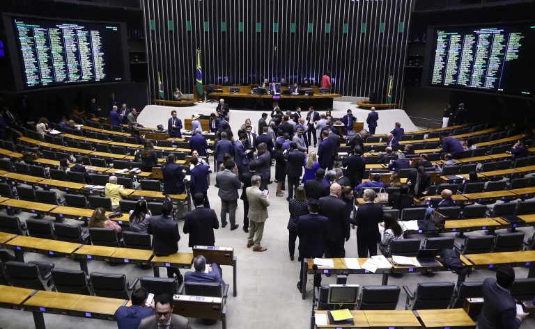 Câmara pode votar proposta que reorganiza carreiras do Executivo