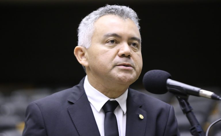 Comissão aprova campanhas para desestimular divulgação de autores de ataques em escolas