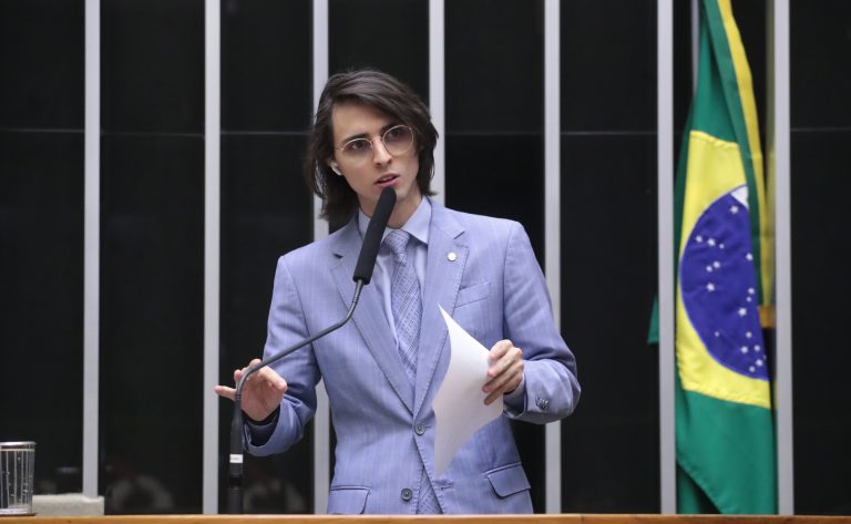Projeto assegura embarque prioritário de profissionais de saúde em aviões em caso de urgência médica