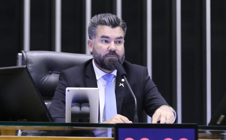 Comissão aprova suspensão de portaria do Exército que restringe armas para PMs e bombeiros