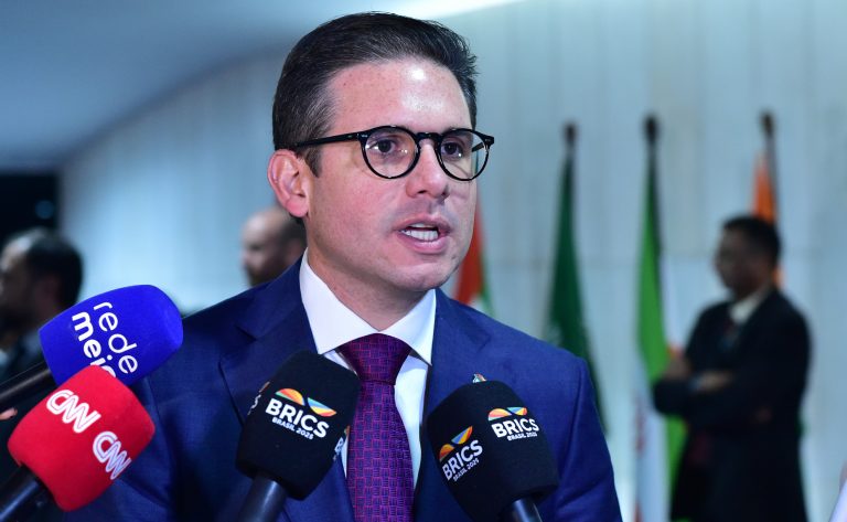 Hugo Motta: “Executivo tem que liderar e defender o que é correto para o país”