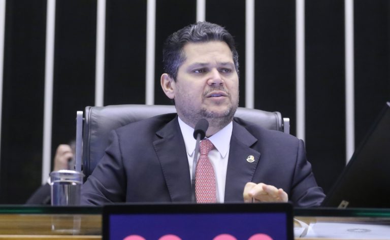 Pedido de CPI mista sobre descontos indevidos no INSS é lido em sessão do Congresso
