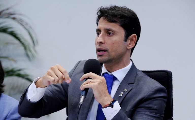 Projeto aprovado autoriza trabalhador com deficiência a usar FGTS para comprar carro