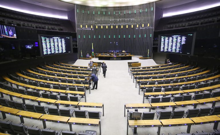 Câmara analisa PEC que altera regras para pagamento de precatórios; acompanhe