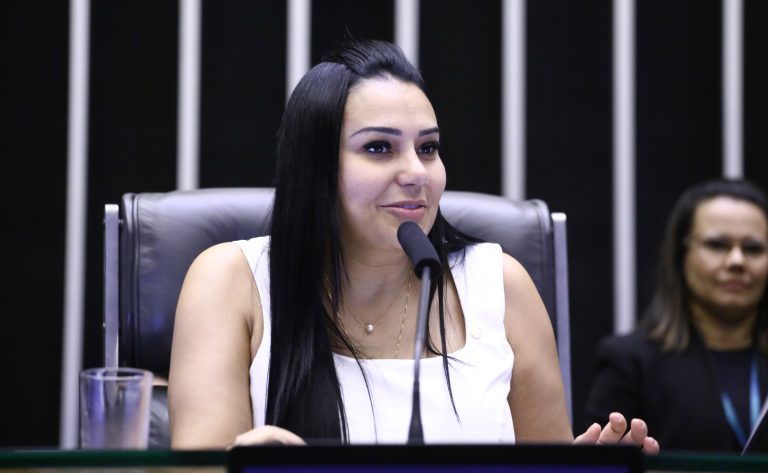 Comissão aprova ampliação de benefício fiscal na compra de carro novo para incluir autistas com nível 1 de suporte