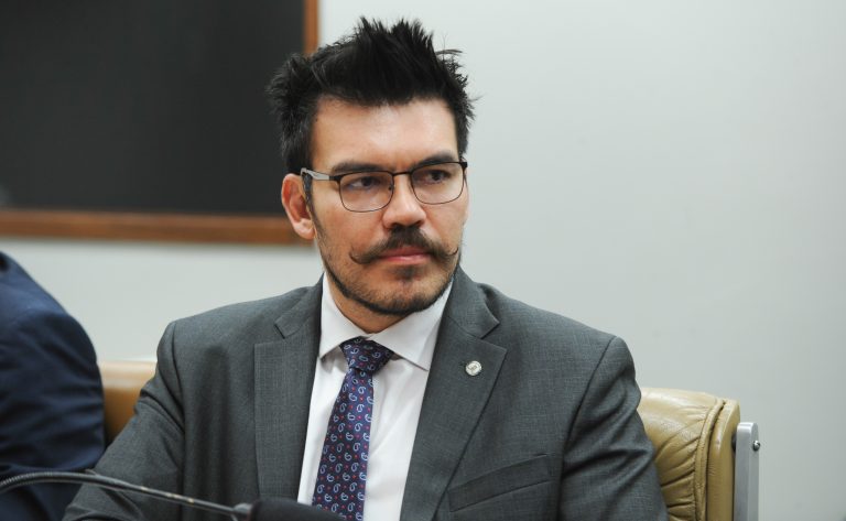 Comissão aprova garantia de assistência odontológica durante internação hospitalar