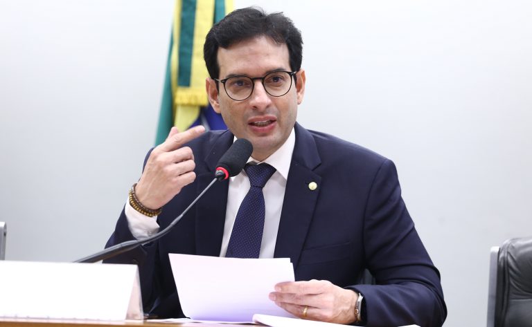 Comissão aprova isenção de taxa de passaporte para pessoas com deficiência