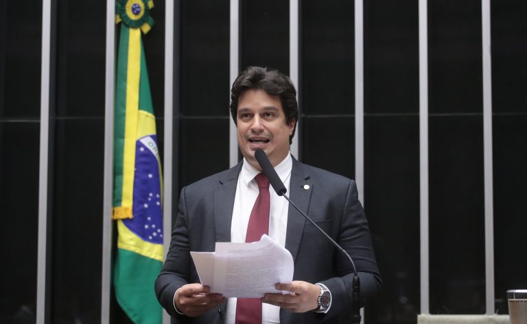 Comissão aprova programa de emprego no turismo para beneficiário do Bolsa Família