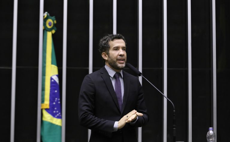 Conselho de Ética analisa processo contra deputado André Janones