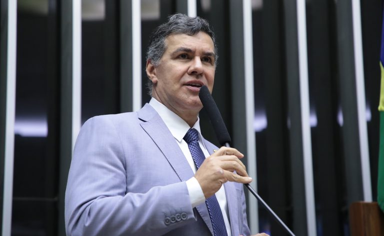 Projeto exclui gratificações de convênios entre estados e municípios do limite de gasto com pessoal