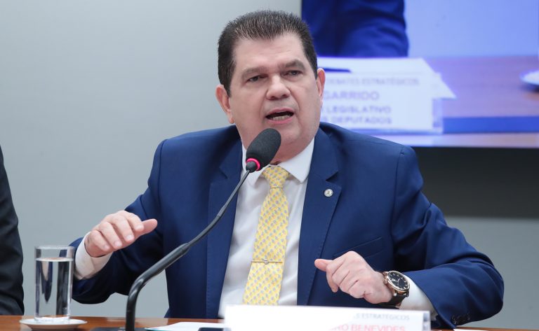 Projeto obriga governo a reduzir benefícios tributários em 10% até fim de 2026