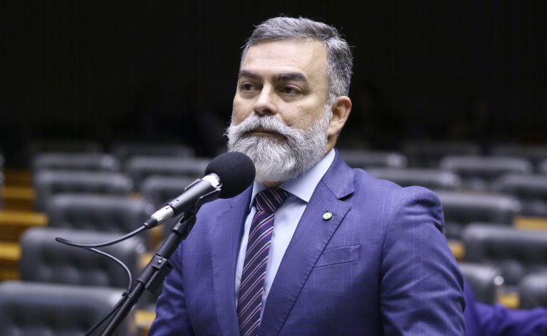 Comissão aprova criação de cartão para acompanhar saúde bucal infantil