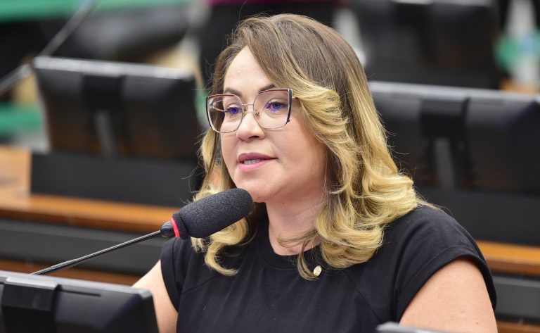 Comissão aprova projeto que cria fundação para coordenar ensino, pesquisa e capacitação em enfermagem