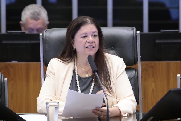 Comissão aprova proposta para jovem acolhido ser beneficiado em programas sociais