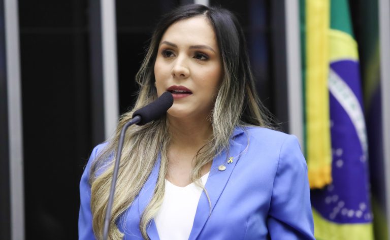 Comissão aprova selo para empresas com boas práticas voltadas a pessoas com autismo e TDAH