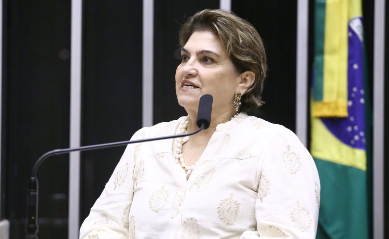Comissão promove debate com a ministra da Mulher sobre violência contra mulheres no esporte