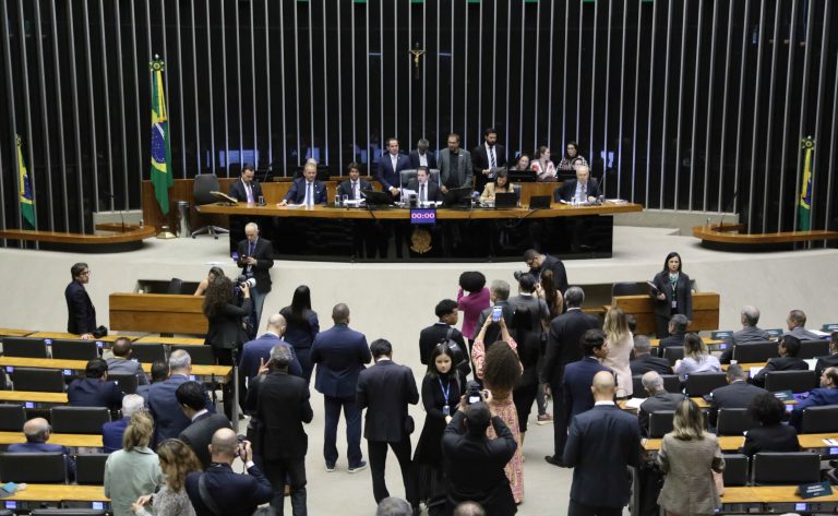 Aprovado texto-base de projeto que proíbe cobrança para sindicatos na folha de aposentados do INSS; acompanhe