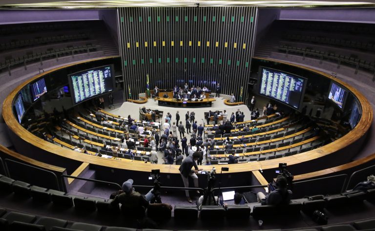 Câmara conclui votação em 1º turno da PEC das Prerrogativas; acompanhe