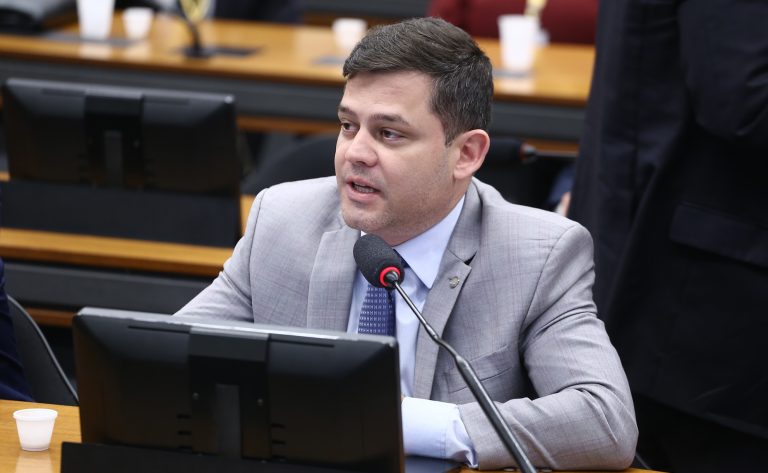 Projeto suspende contribuição adicional de empresas por ruído no trabalho