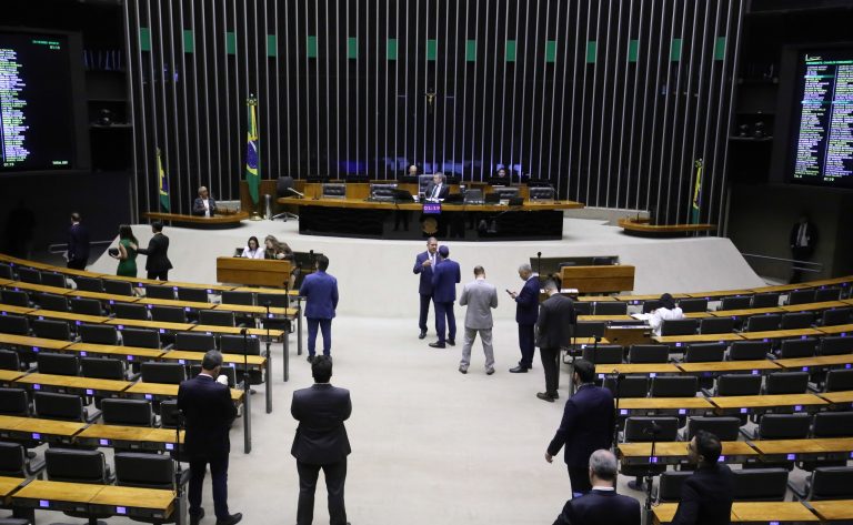 Câmara aprova projeto que cria política de prevenção ao assoreamento de rios