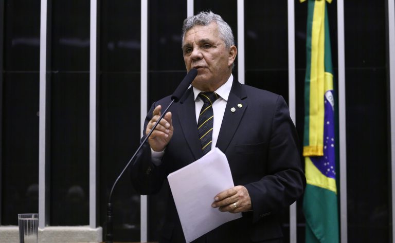 Câmara aprova regras para destinar imóveis de origem ilícita ao uso social em comunidades; acompanhe