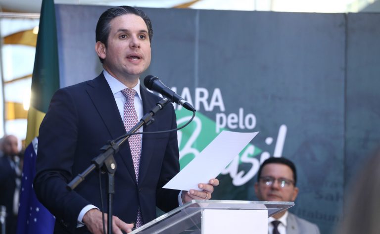 Hugo Motta destaca importância da comunicação e do trabalho parlamentar para a democracia