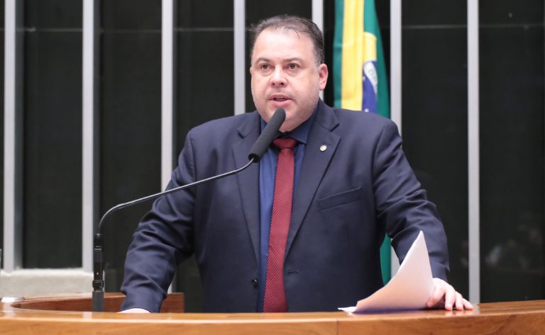 Comissão aprova prazos para municípios atualizarem regras de instalação de antenas