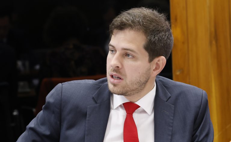 Comissão aprova projeto que amplia isenção de ISS para exportações de serviços