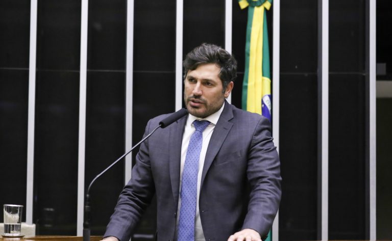 Comissão discute falta de atendimento especializado a pessoas com epidermólise bolhosa