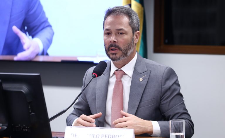 Comissão aprova obrigação de distribuidoras divulgarem arrecadação da taxa de iluminação pública