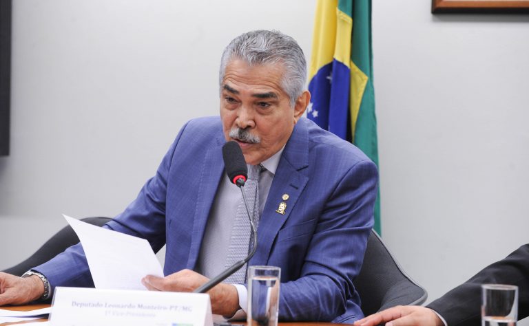 Comissão aprova reduzir carga horária de agente de saúde para 30 horas semanais