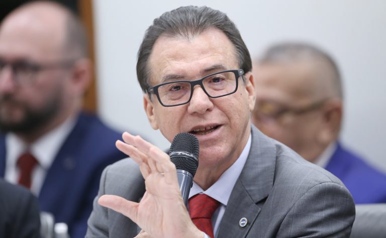 Comissão que analisa a medida provisória do seguro-defeso ouvirá o ministro do Trabalho