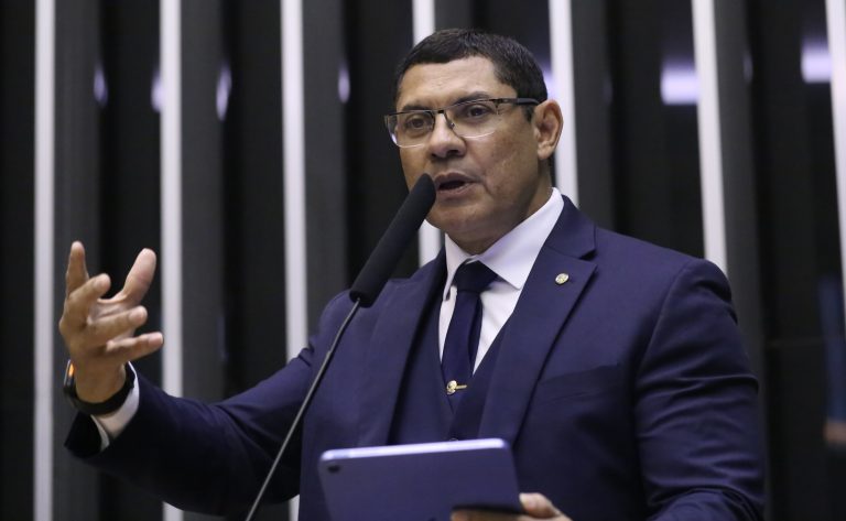 Projeto anistia multas ambientais aplicadas a produtores rurais no Acre