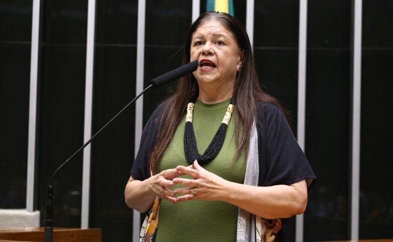 Comissão aprova proposta para impedir corte de BPC por posse de veículo na família