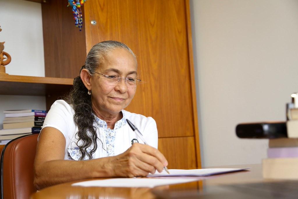 Heloisa Helena propõe criação de plataforma nacional de monitoramento de medicamentos