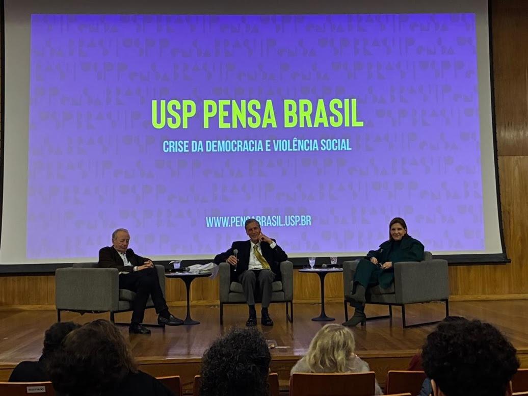 Ministra-presidente do STM debate riscos de erosão democrática em evento da USP