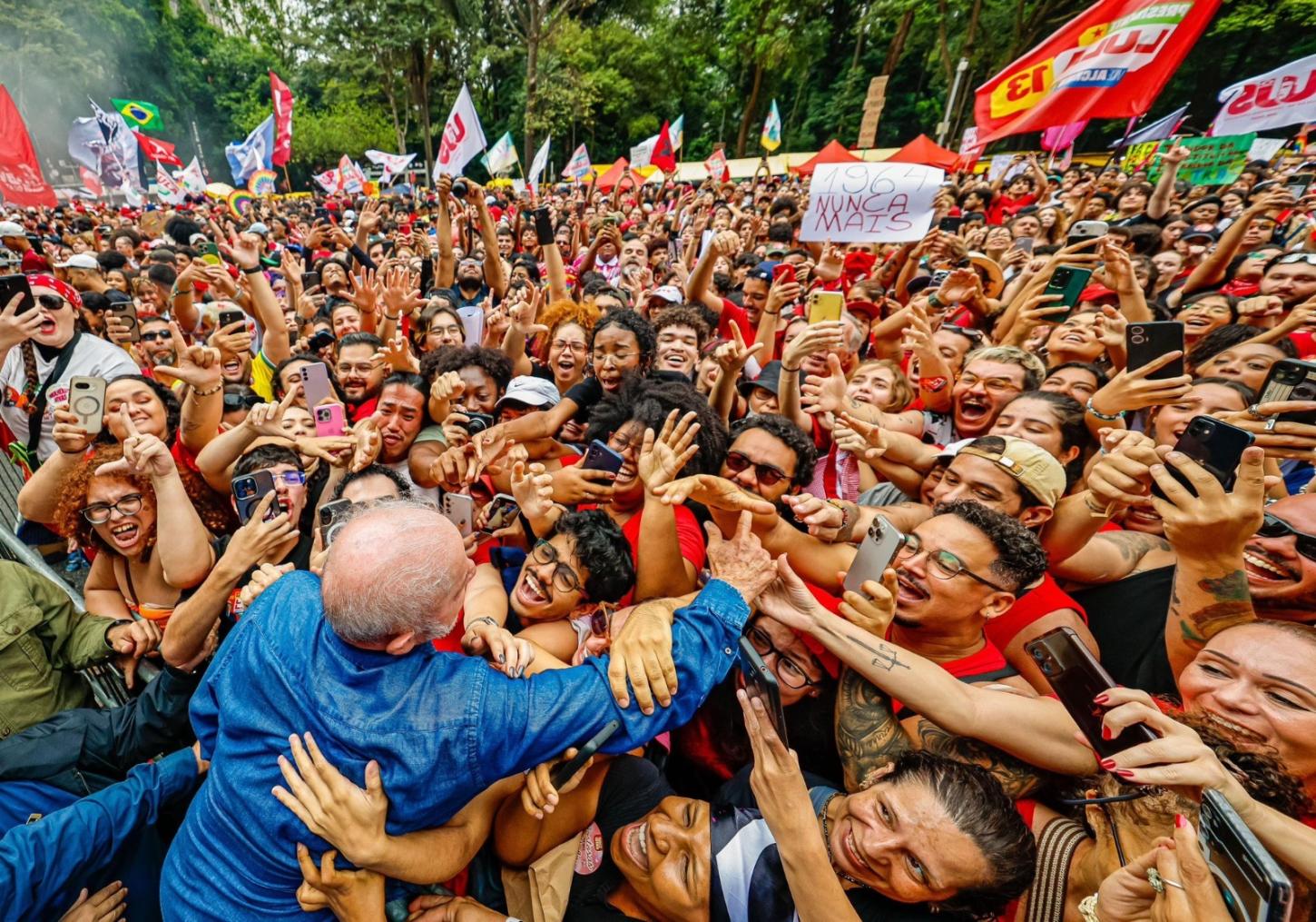 A juventude nas ruas contra Flávio Bolsonaro e por Lula. Por José Geraldo