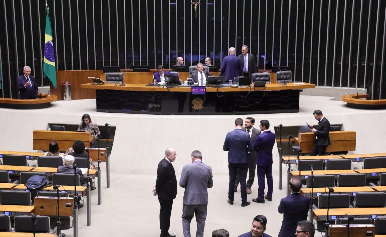 Deputados analisam acordo do Mercosul sobre proteção às mulheres; acompanhe