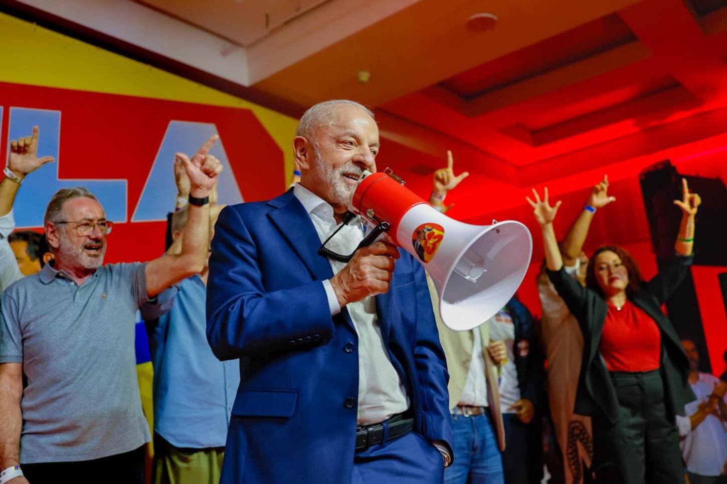 Lula se surpreende com resultado e campanha mira abstenções para reação no segundo turno