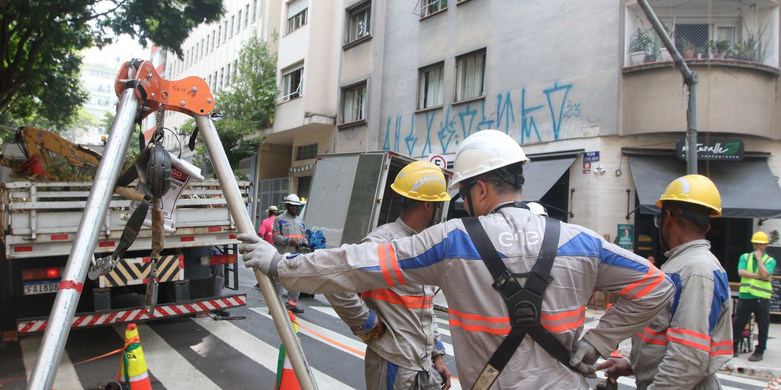 Procon paulistano multa Enel por falhas no fornecimento de energia